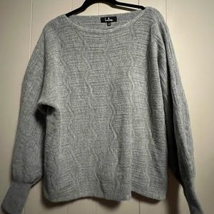 Lulu’s gray long sleeve sweater